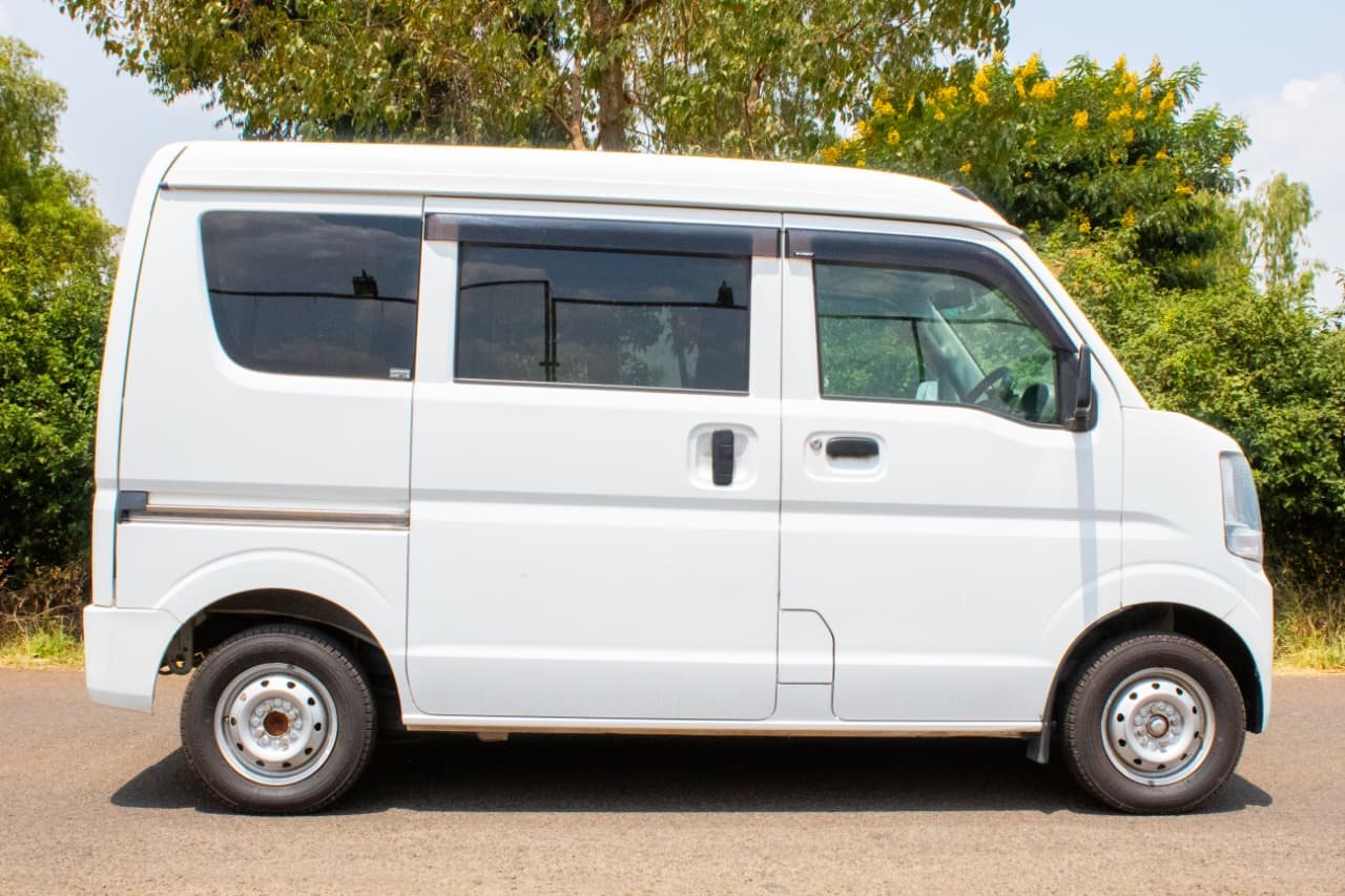 Vehicle photo thumbnail 8