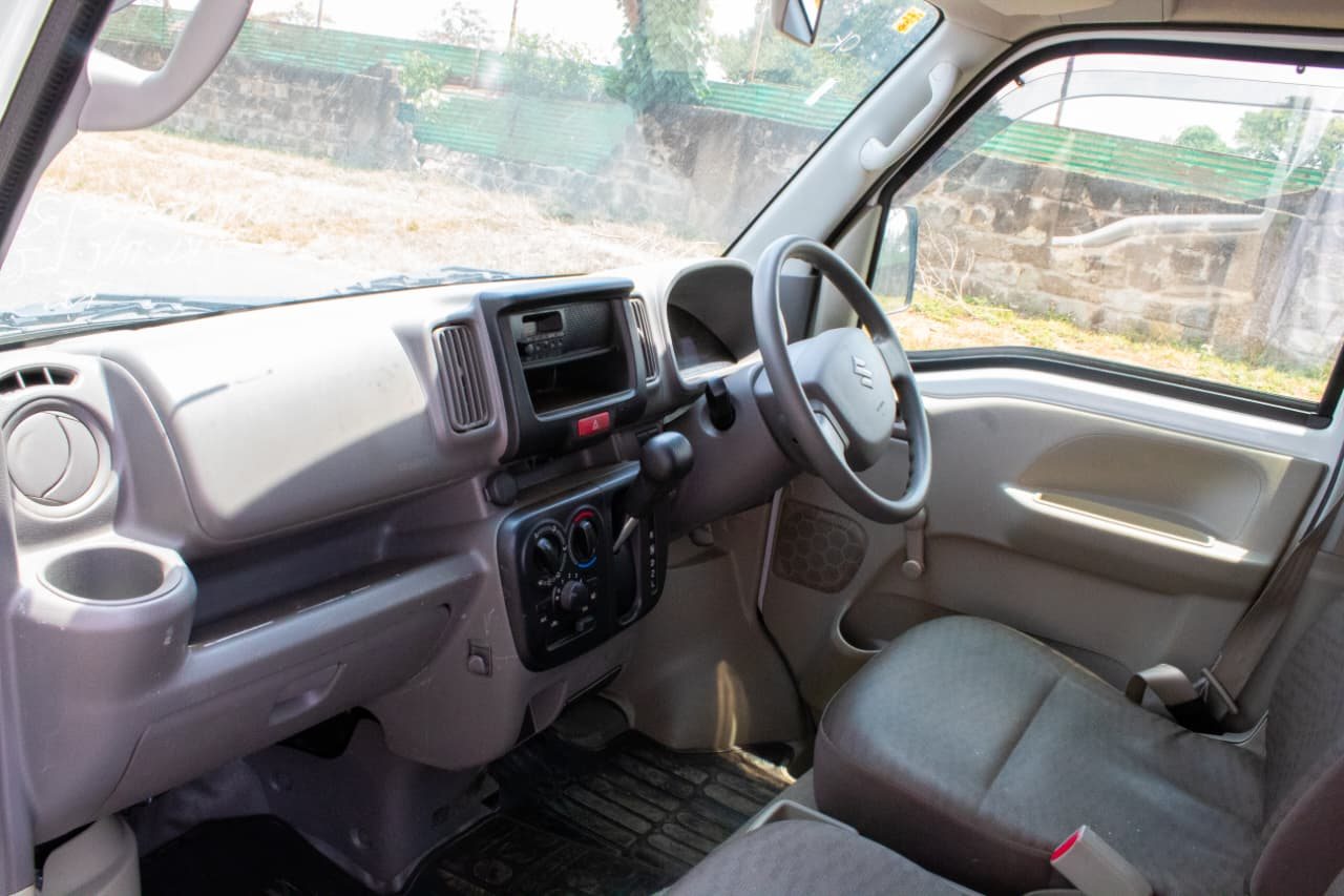 Vehicle photo thumbnail 3